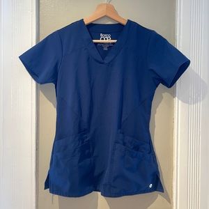 Barco One scrub top with pockets